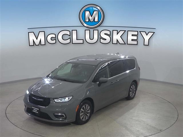 used 2023 Chrysler Pacifica Hybrid car, priced at $25,989