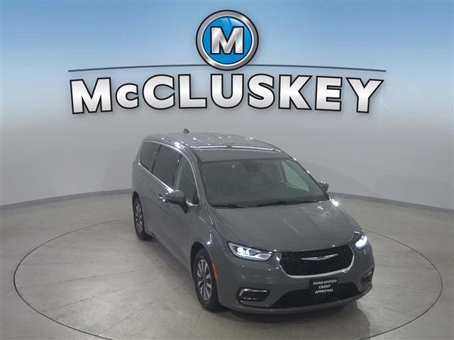used 2023 Chrysler Pacifica Hybrid car, priced at $25,989