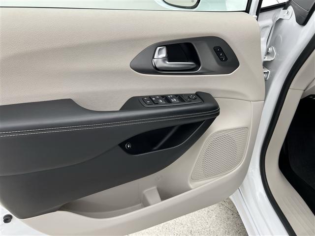 used 2022 Chrysler Pacifica Hybrid car, priced at $24,989