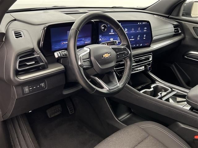 used 2024 Chevrolet Traverse car, priced at $40,990