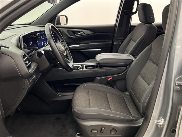used 2024 Chevrolet Traverse car, priced at $40,990