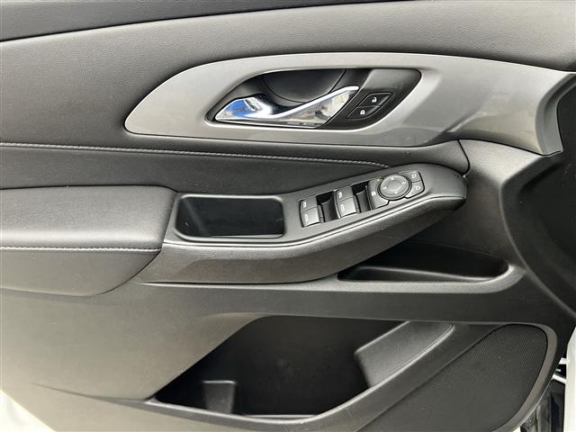 used 2023 Chevrolet Traverse car, priced at $29,989