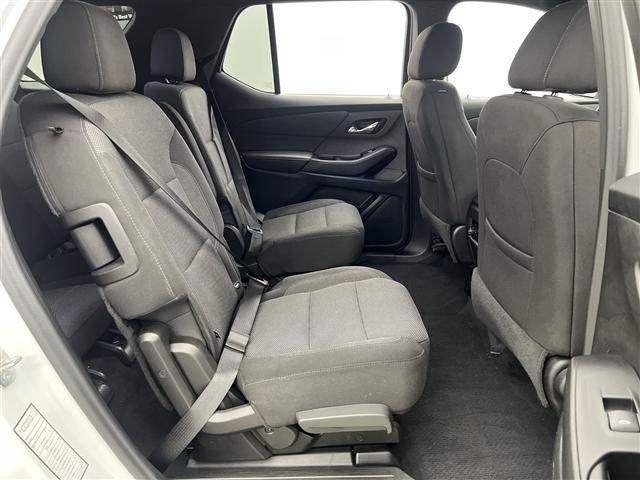 used 2023 Chevrolet Traverse car, priced at $29,989