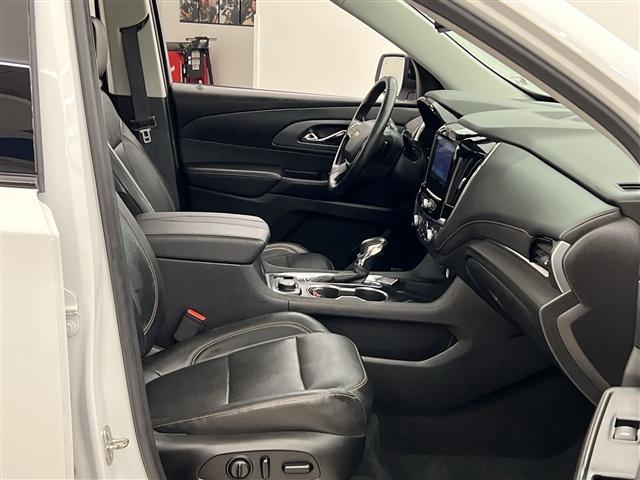 used 2021 Chevrolet Traverse car, priced at $33,989