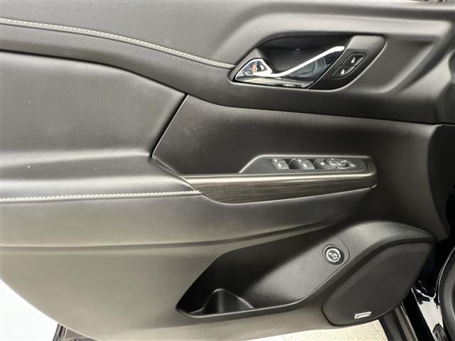 used 2023 GMC Acadia car, priced at $30,989