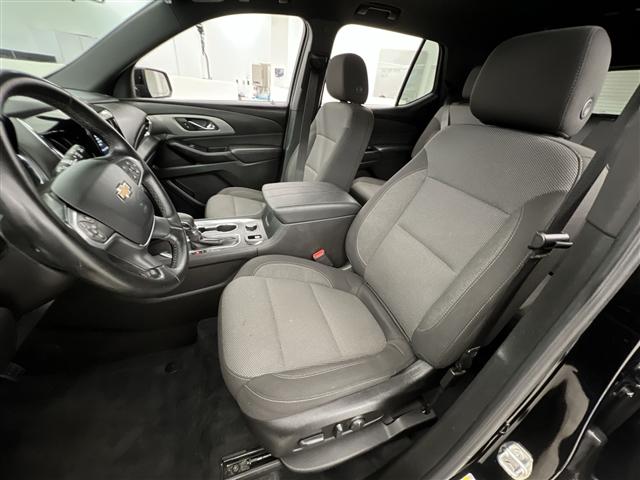 used 2023 Chevrolet Traverse car, priced at $29,989