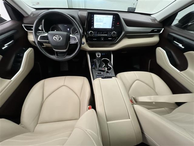 used 2022 Toyota Highlander car, priced at $37,989