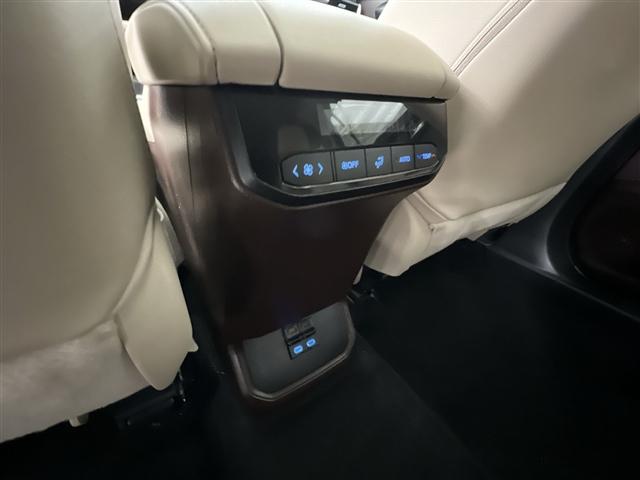 used 2022 Toyota Highlander car, priced at $37,989