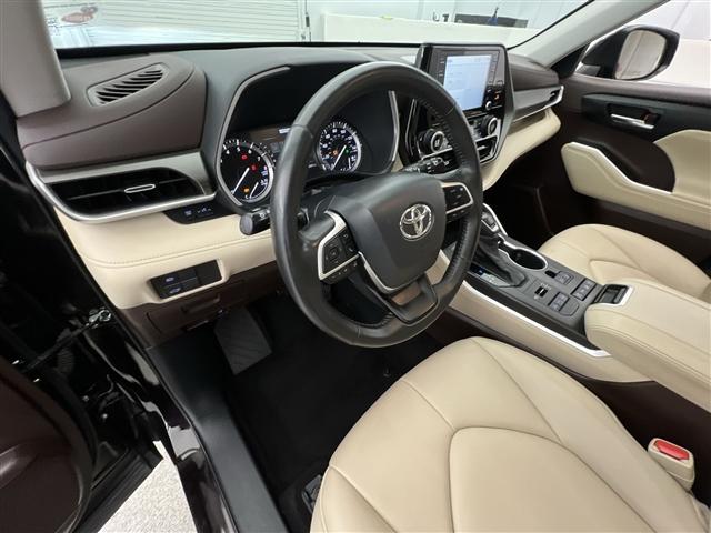 used 2022 Toyota Highlander car, priced at $37,989