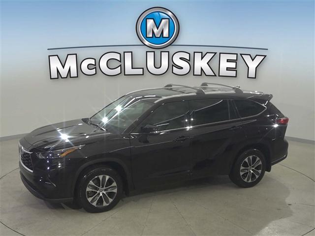 used 2022 Toyota Highlander car, priced at $37,989