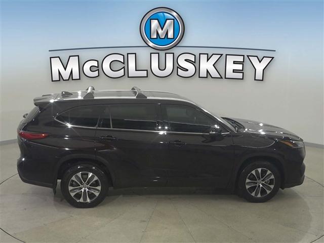 used 2022 Toyota Highlander car, priced at $37,989