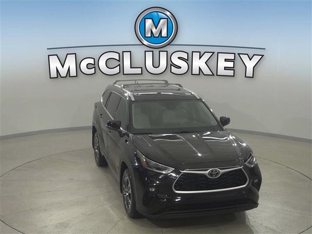 used 2022 Toyota Highlander car, priced at $37,989
