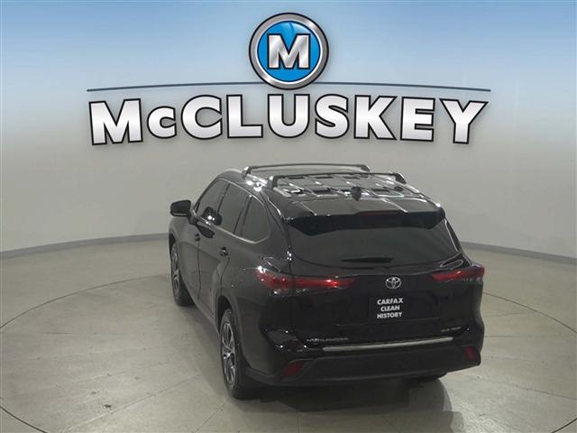 used 2022 Toyota Highlander car, priced at $37,989