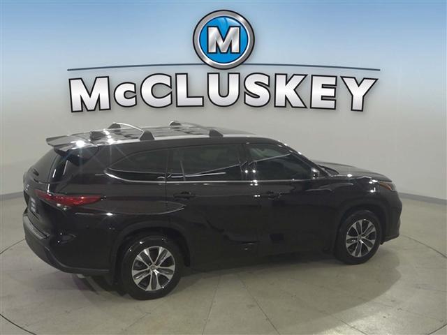 used 2022 Toyota Highlander car, priced at $37,989