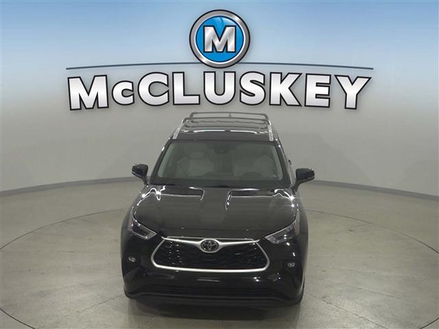 used 2022 Toyota Highlander car, priced at $37,989