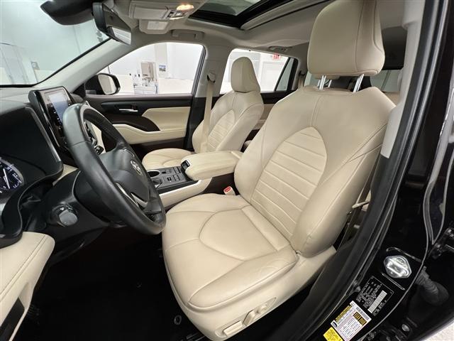 used 2022 Toyota Highlander car, priced at $37,989