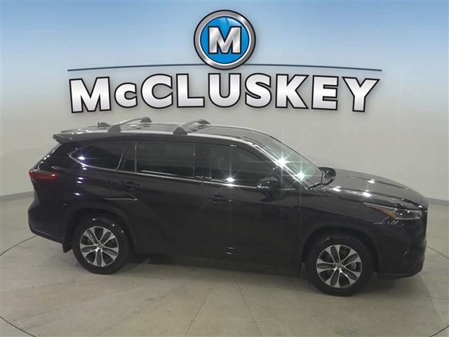 used 2022 Toyota Highlander car, priced at $37,989