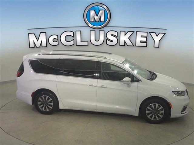 used 2021 Chrysler Pacifica Hybrid car, priced at $22,989