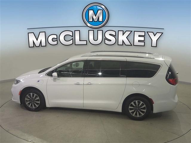 used 2021 Chrysler Pacifica Hybrid car, priced at $22,989