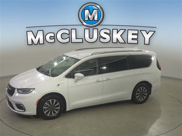 used 2021 Chrysler Pacifica Hybrid car, priced at $22,989