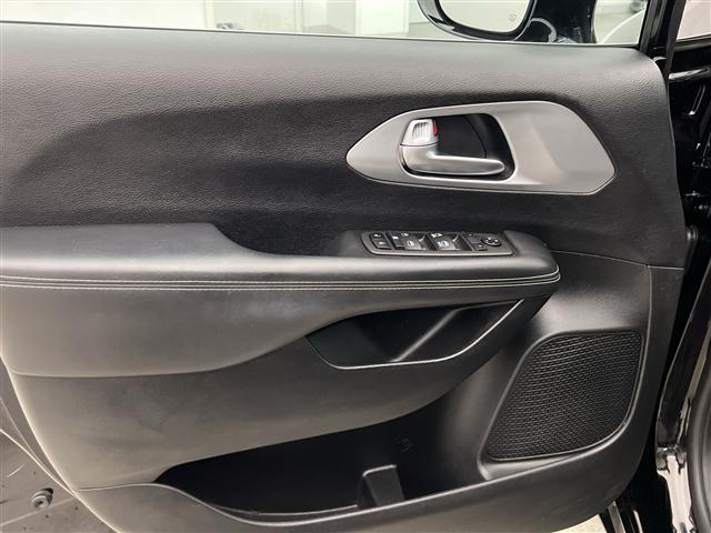 used 2024 Chrysler Pacifica car, priced at $27,989