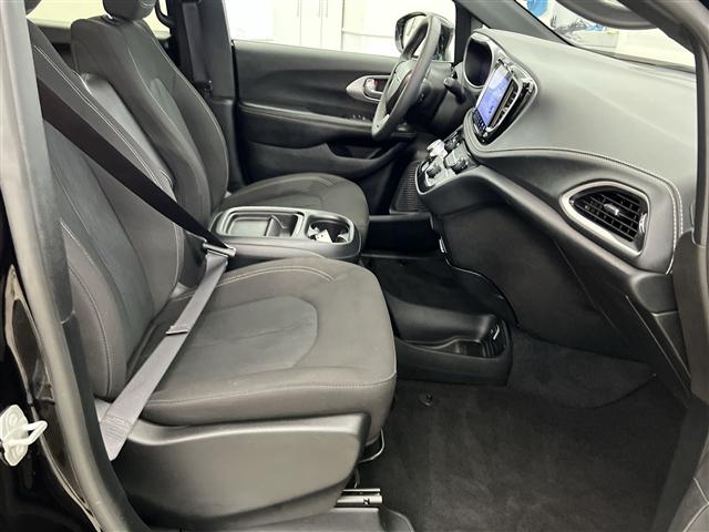 used 2024 Chrysler Pacifica car, priced at $27,989