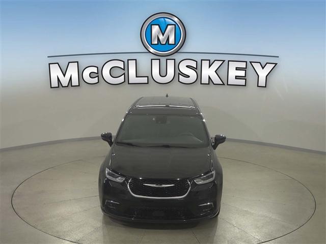 used 2024 Chrysler Pacifica car, priced at $27,989