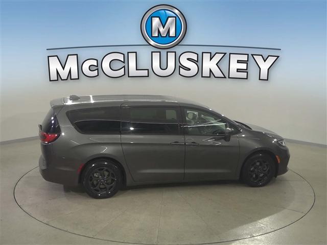 used 2022 Chrysler Pacifica Hybrid car, priced at $26,417