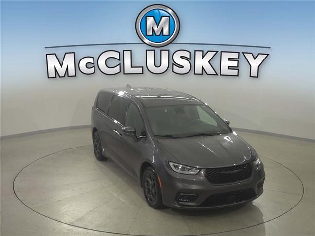 used 2022 Chrysler Pacifica Hybrid car, priced at $26,417