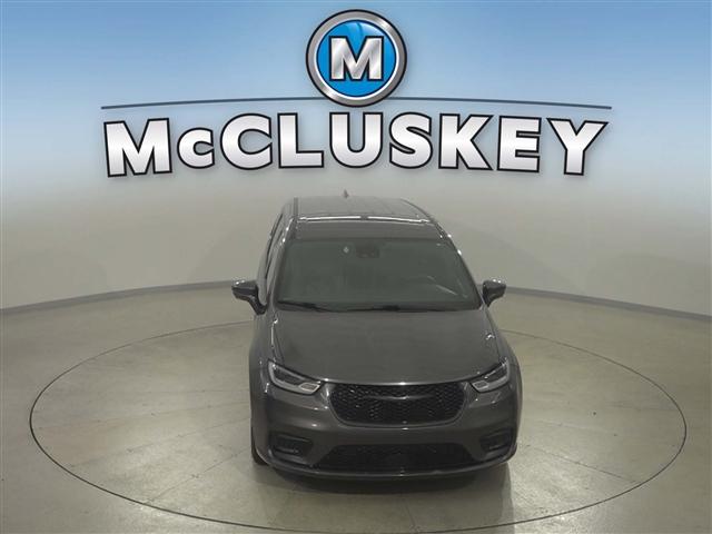 used 2022 Chrysler Pacifica Hybrid car, priced at $26,417