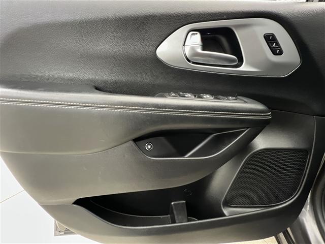used 2022 Chrysler Pacifica Hybrid car, priced at $26,417
