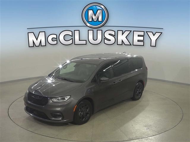 used 2022 Chrysler Pacifica Hybrid car, priced at $26,417