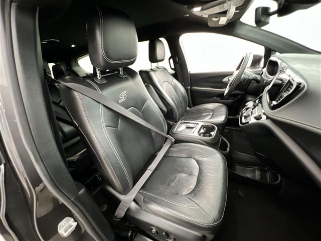 used 2022 Chrysler Pacifica Hybrid car, priced at $26,417