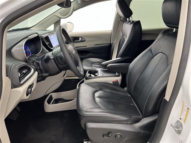 used 2022 Chrysler Pacifica Hybrid car, priced at $25,989