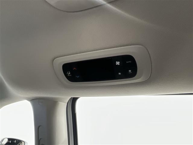 used 2022 Chrysler Pacifica Hybrid car, priced at $25,989