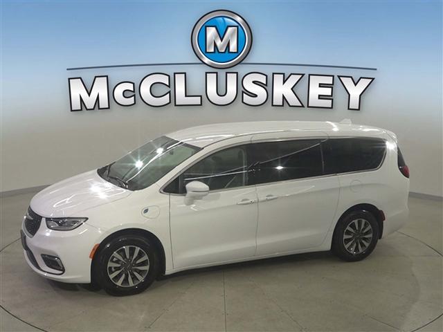 used 2022 Chrysler Pacifica Hybrid car, priced at $25,989