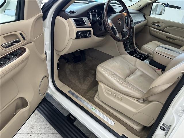 used 2009 Cadillac Escalade Hybrid car, priced at $14,989