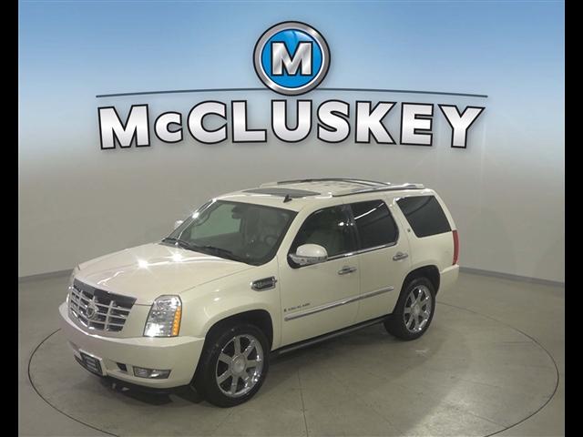 used 2009 Cadillac Escalade Hybrid car, priced at $14,989