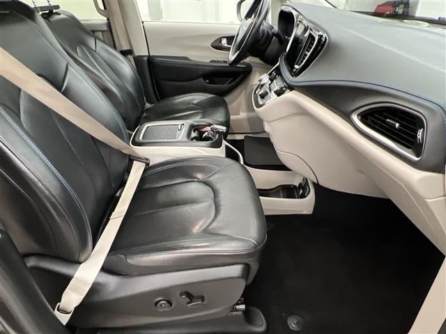 used 2021 Chrysler Pacifica Hybrid car, priced at $24,995