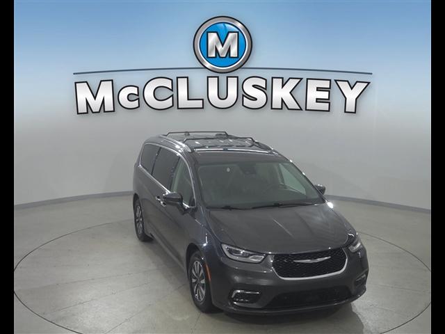 used 2021 Chrysler Pacifica Hybrid car, priced at $24,995