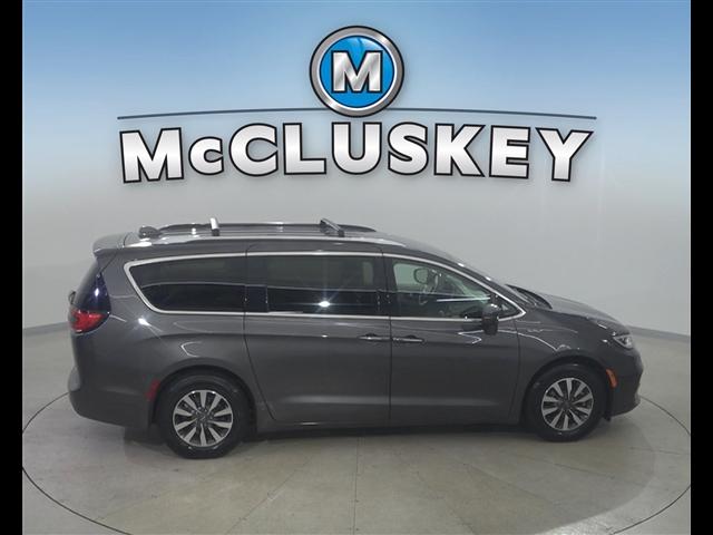 used 2021 Chrysler Pacifica Hybrid car, priced at $24,995