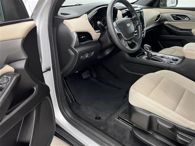 used 2022 Chevrolet Traverse car, priced at $27,989