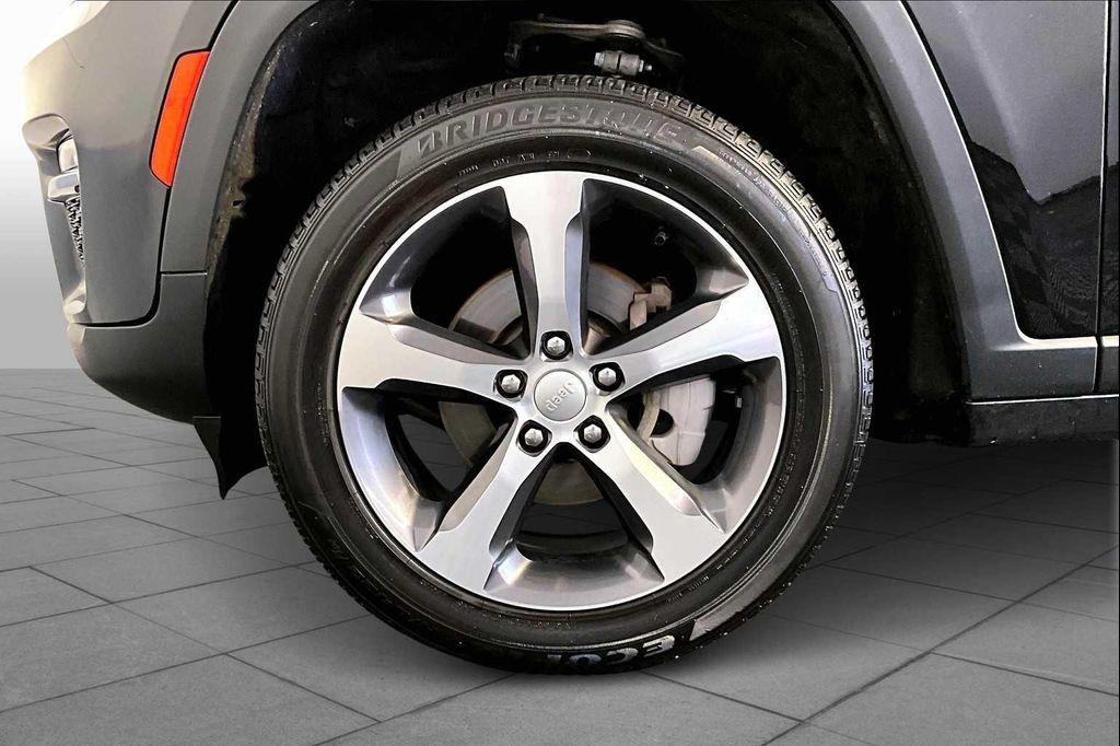 used 2023 Jeep Grand Cherokee car, priced at $31,987