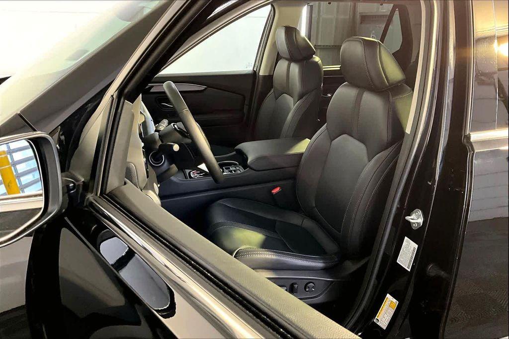 used 2025 Honda Pilot car, priced at $43,455