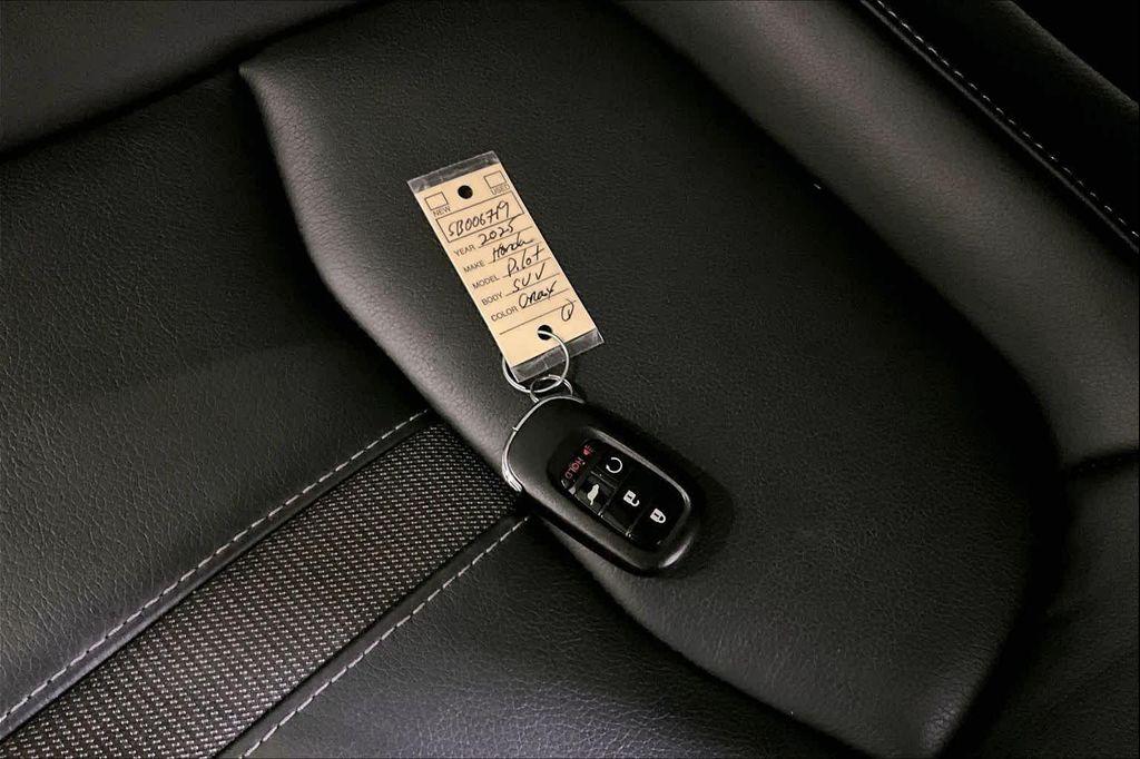 used 2025 Honda Pilot car, priced at $43,455