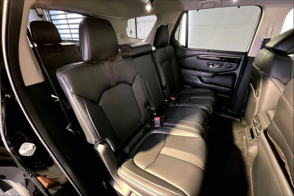 used 2025 Honda Pilot car, priced at $43,455