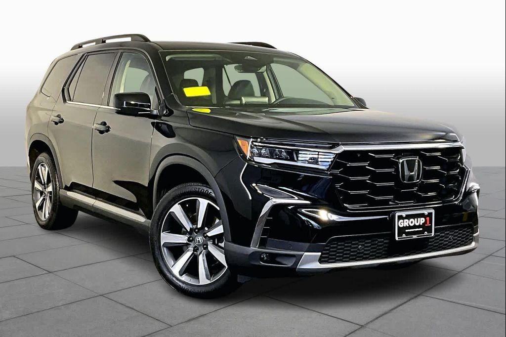 used 2025 Honda Pilot car, priced at $43,455