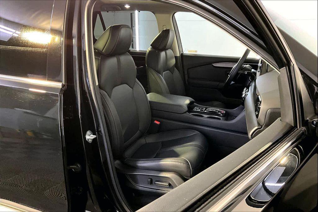 used 2025 Honda Pilot car, priced at $43,455