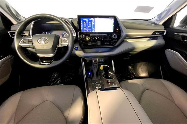 used 2022 Toyota Highlander car, priced at $40,287