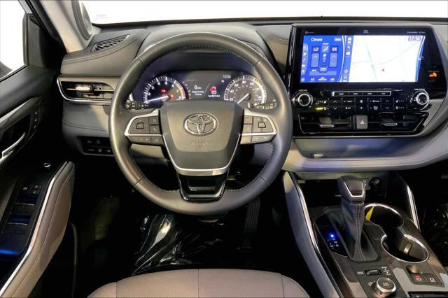 used 2022 Toyota Highlander car, priced at $40,287
